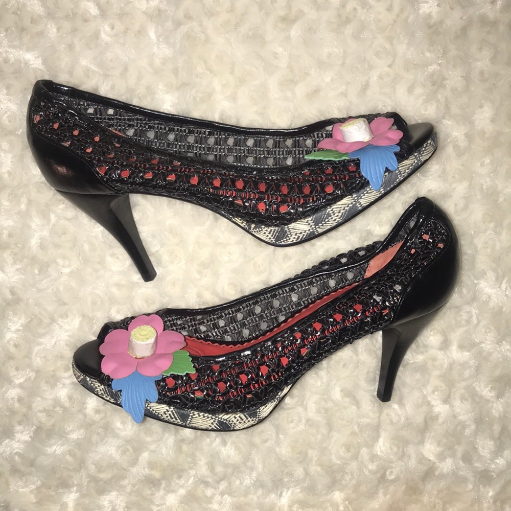 Poetic License prickly pear black woven pumps